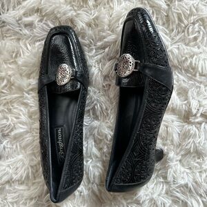☀️3/$25 Brighton Fame in black Italian leather carved loafer heels 6